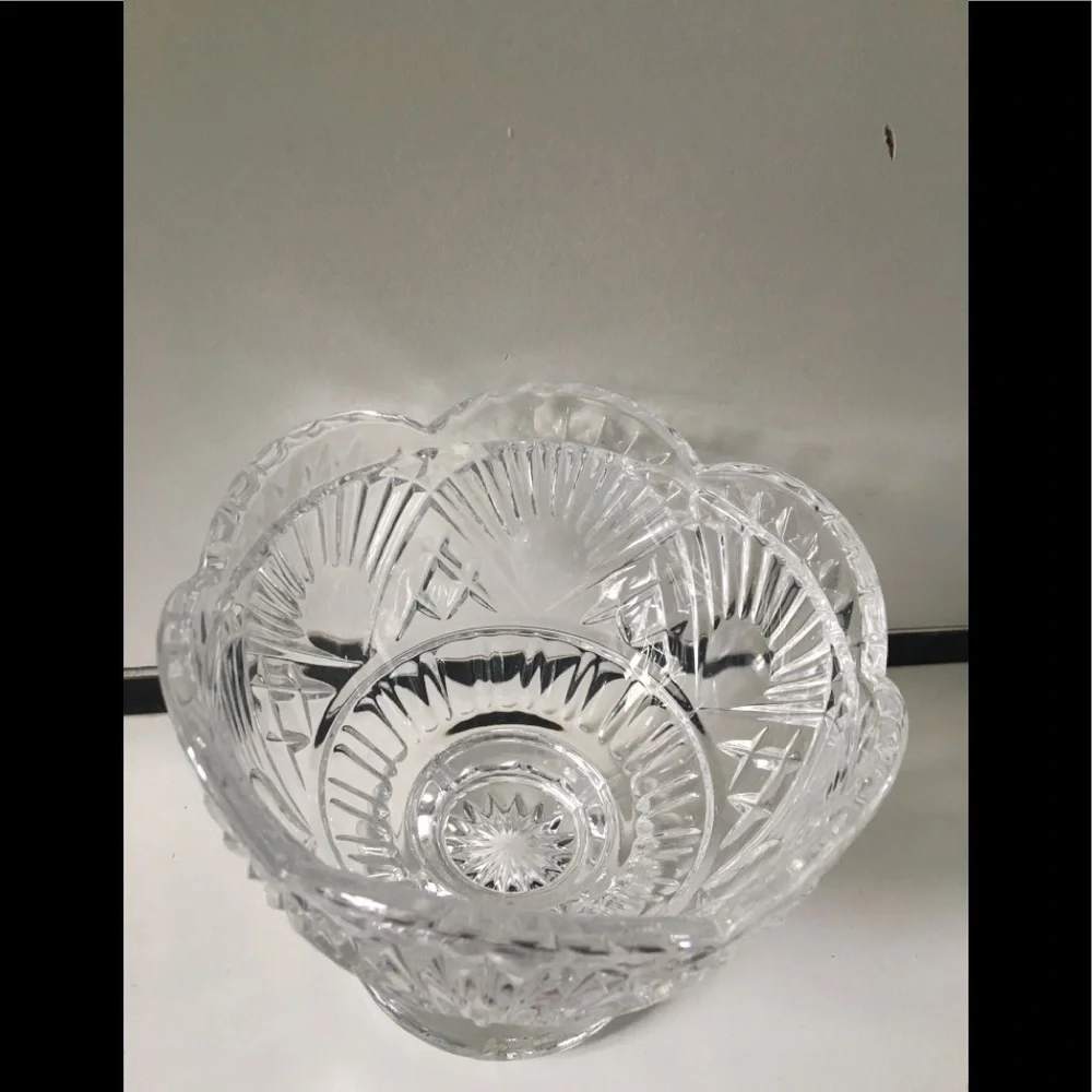 Shannon 24% Crystal Lead Bowl with Lid